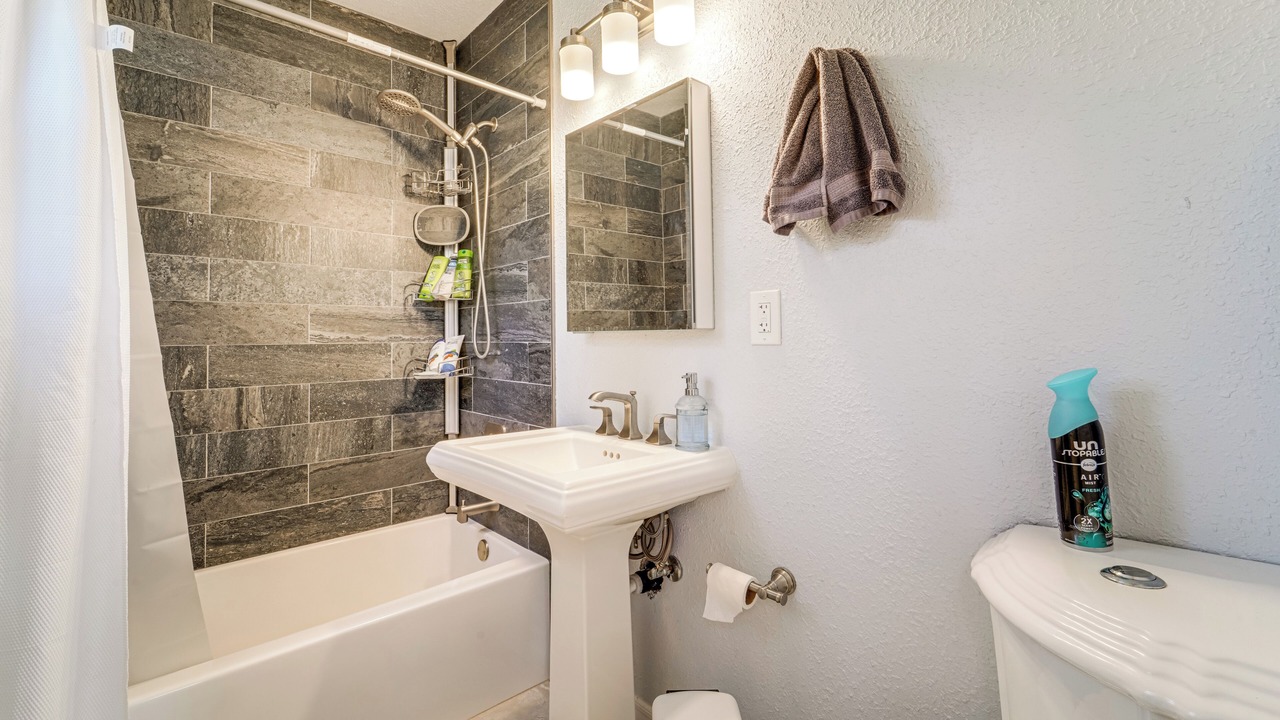 Photo of Bathroom in Calpine