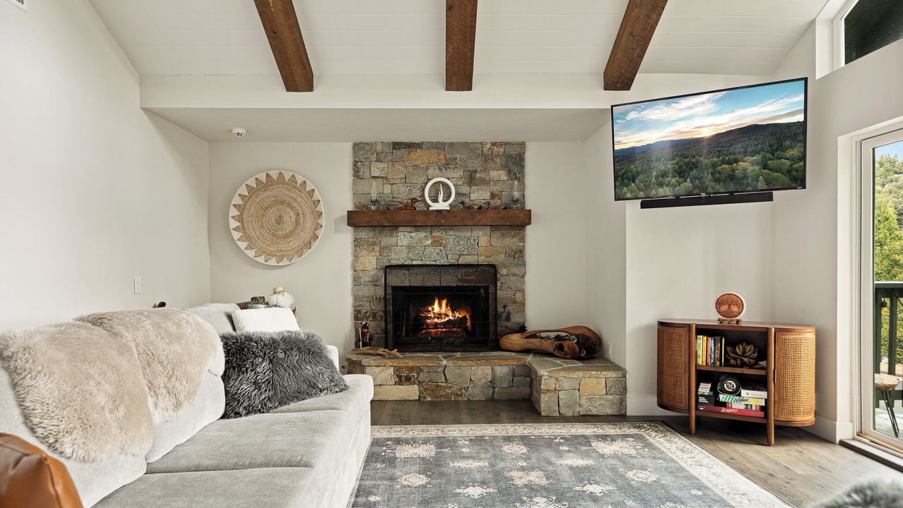 Photo of Livingroom in Crestline