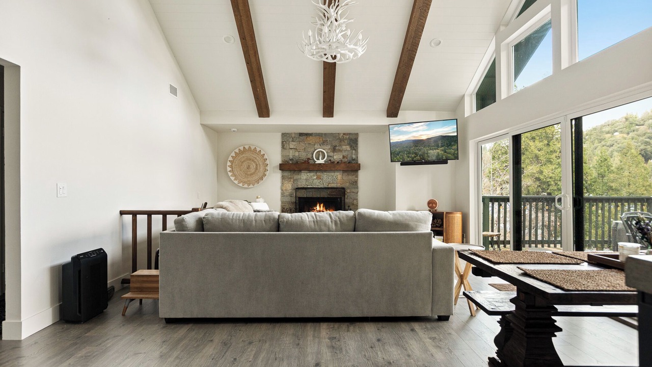Photo of Livingroom in Crestline