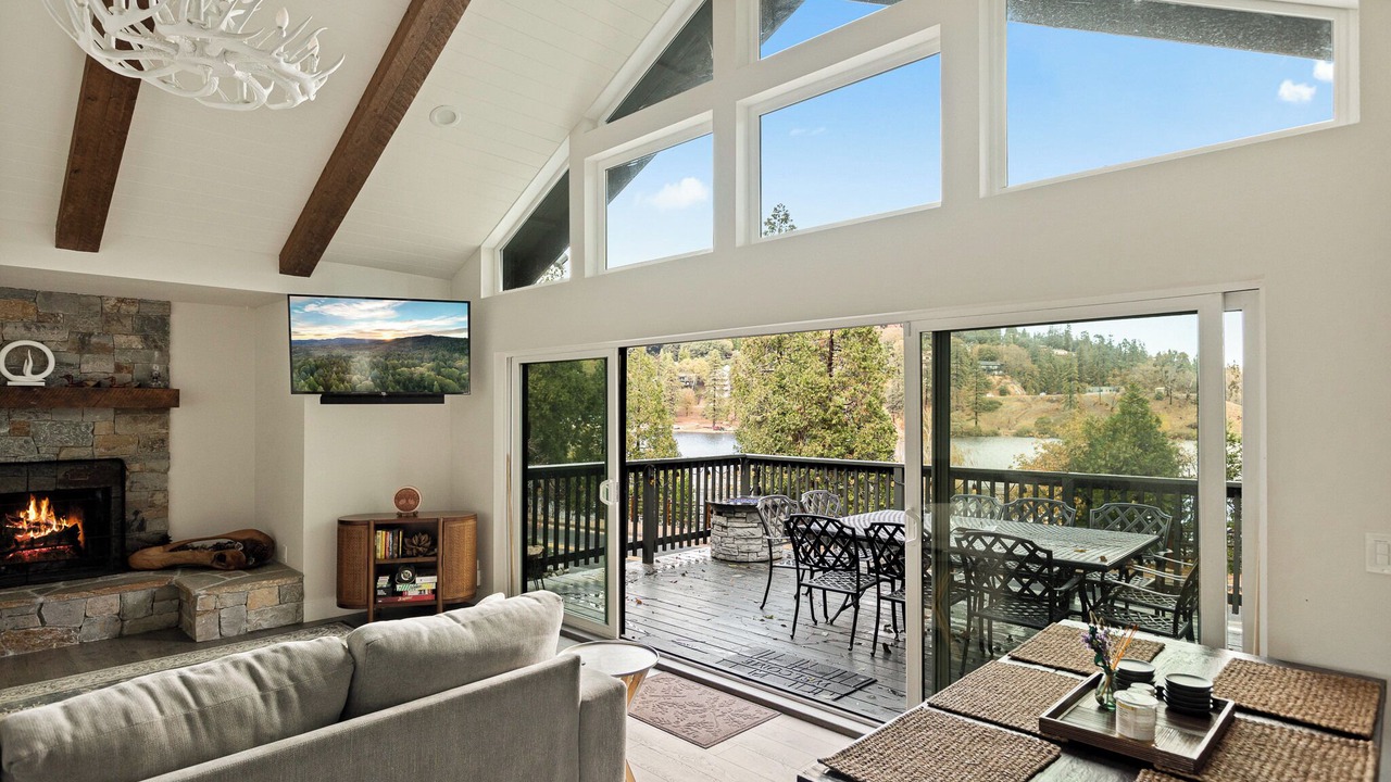 Photo of Livingroom in Crestline
