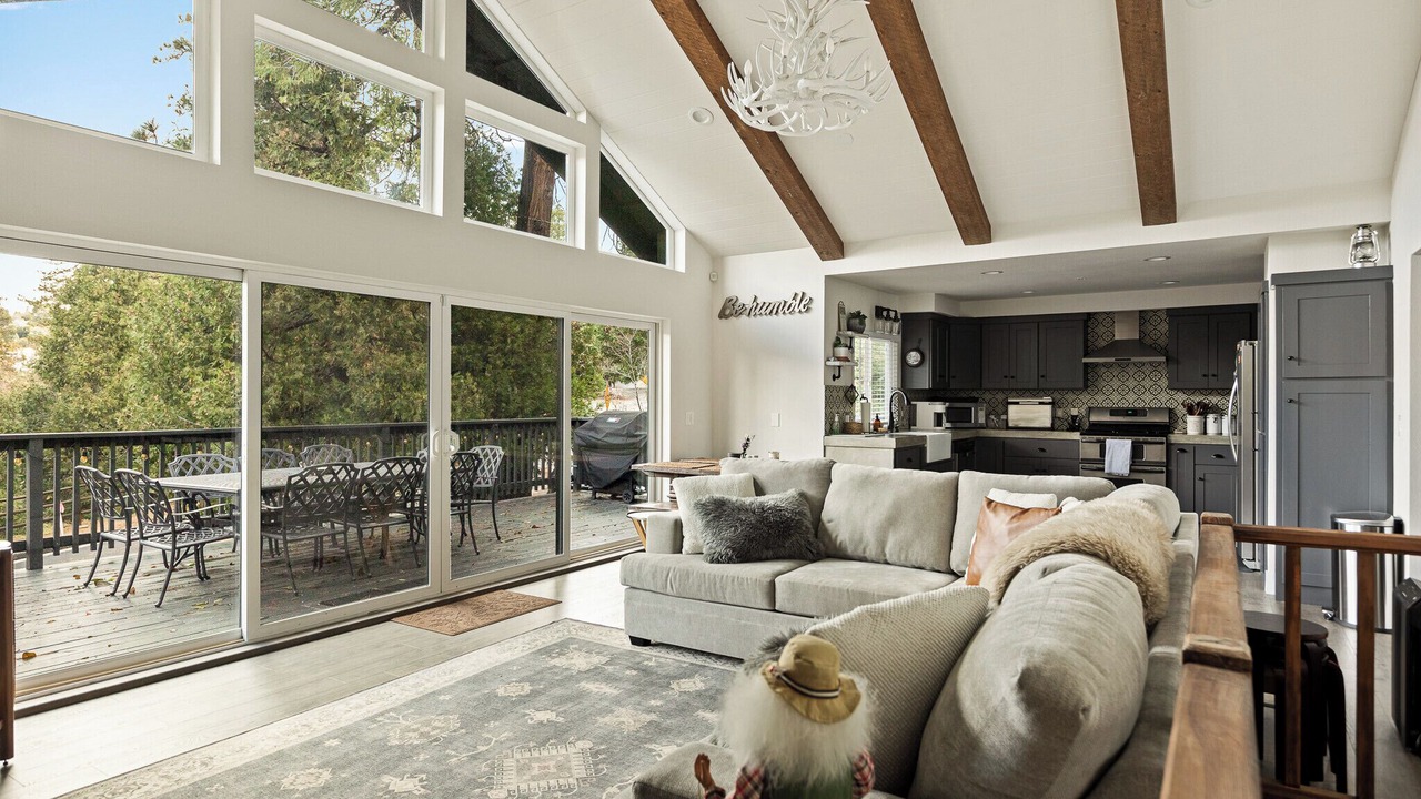 Photo of Livingroom in Crestline