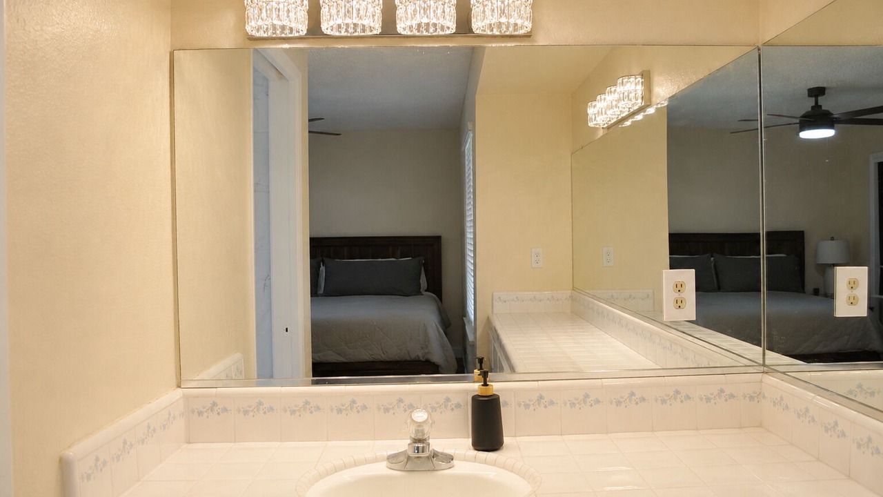 Photo of Bathroom in Hanford