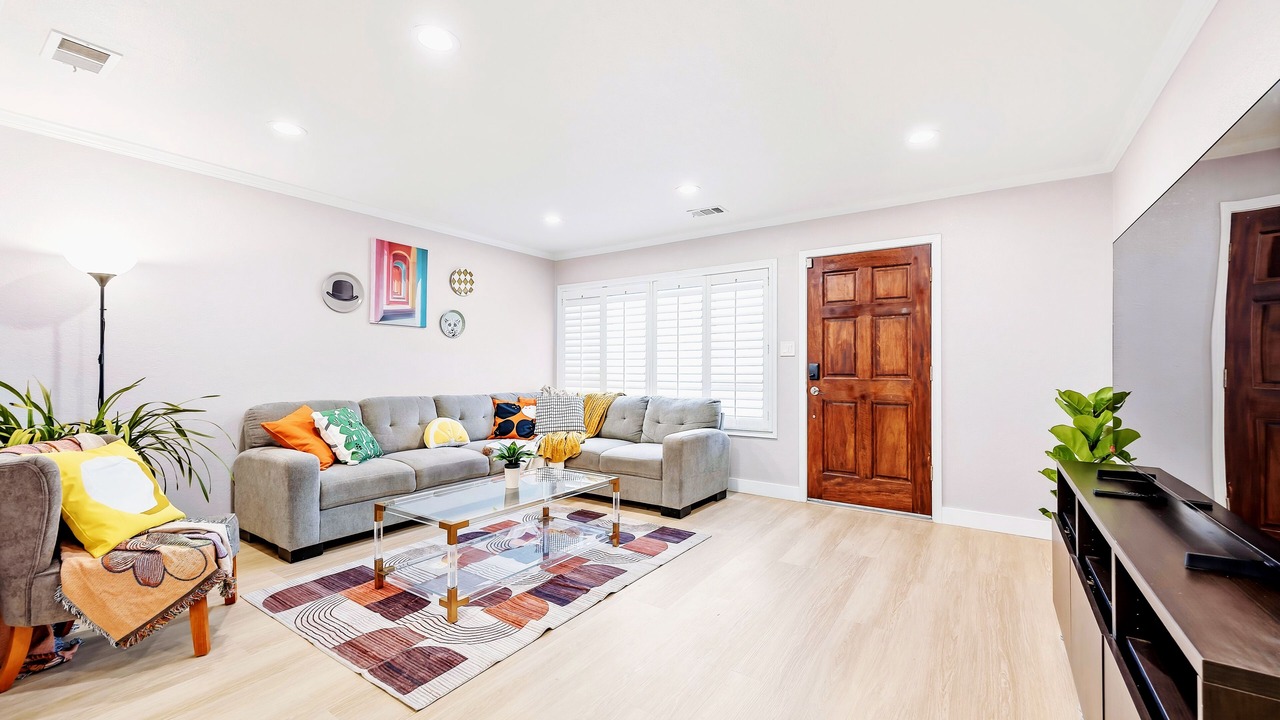 Photo of Livingroom in Davis Tract