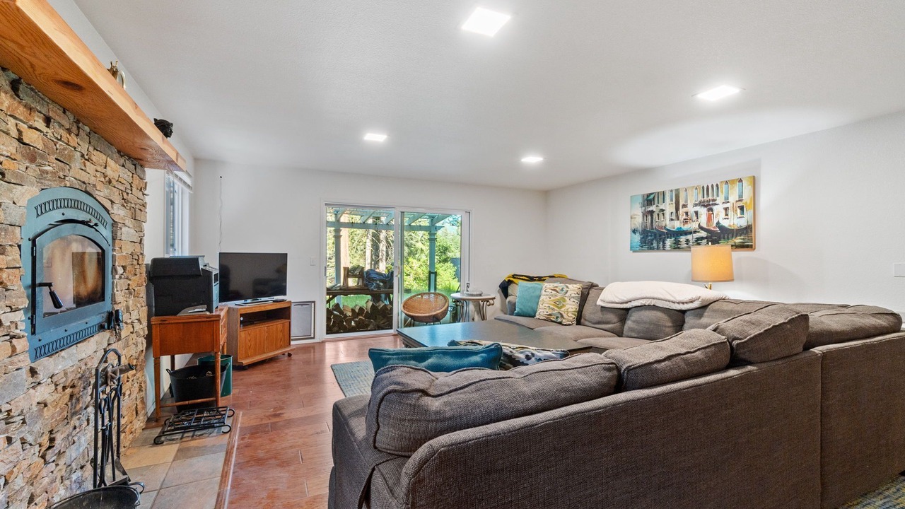Photo of Livingroom in Lake Almanor Country Club