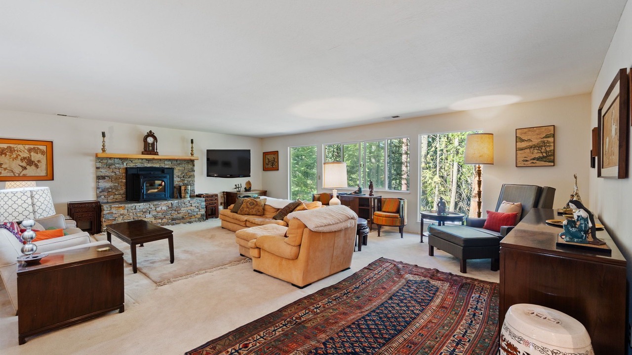 Photo of Livingroom in Lake Almanor Country Club