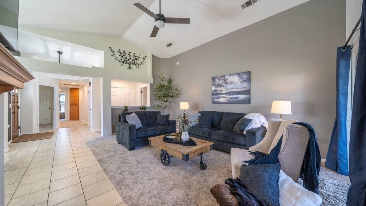 Photo of Livingroom in North Hilltop