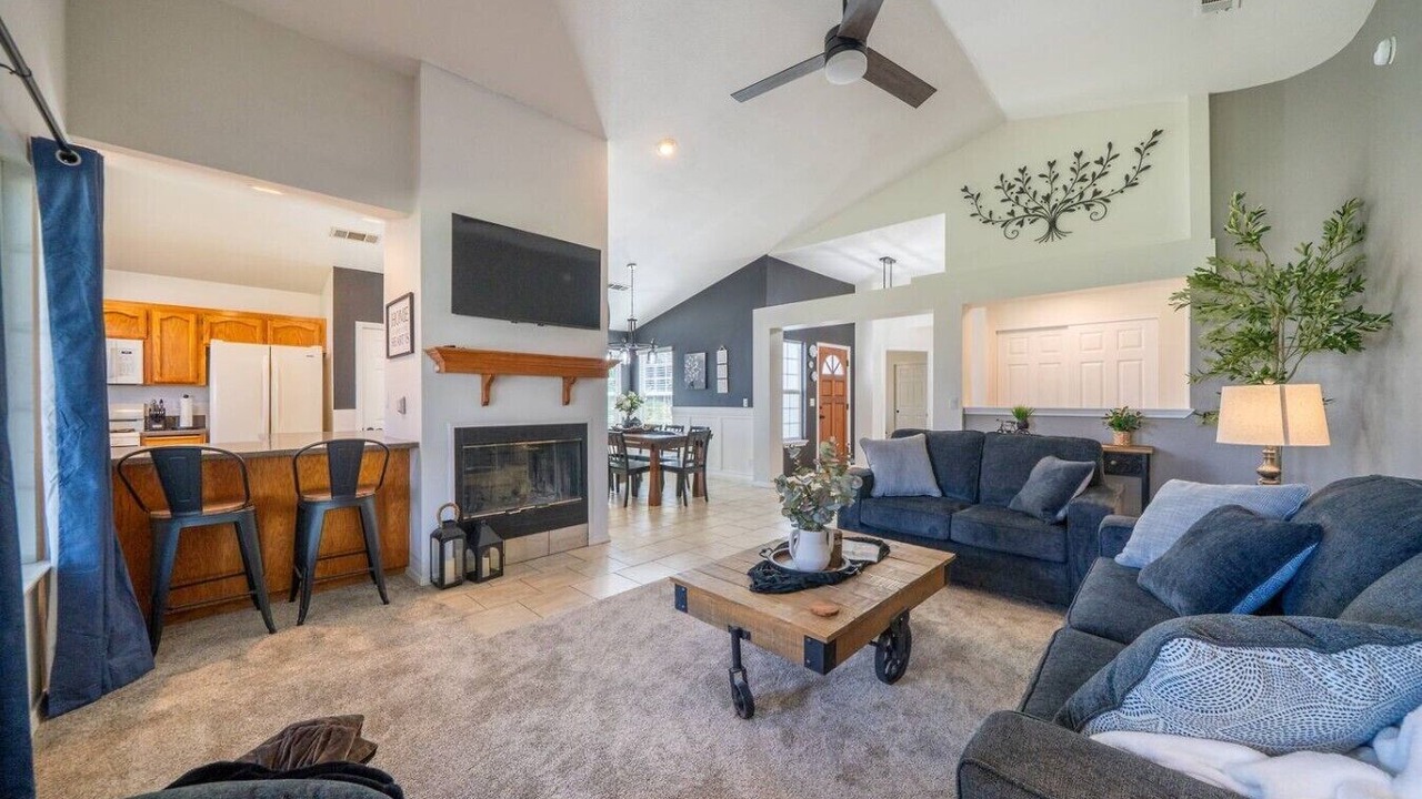 Photo of Livingroom in North Hilltop