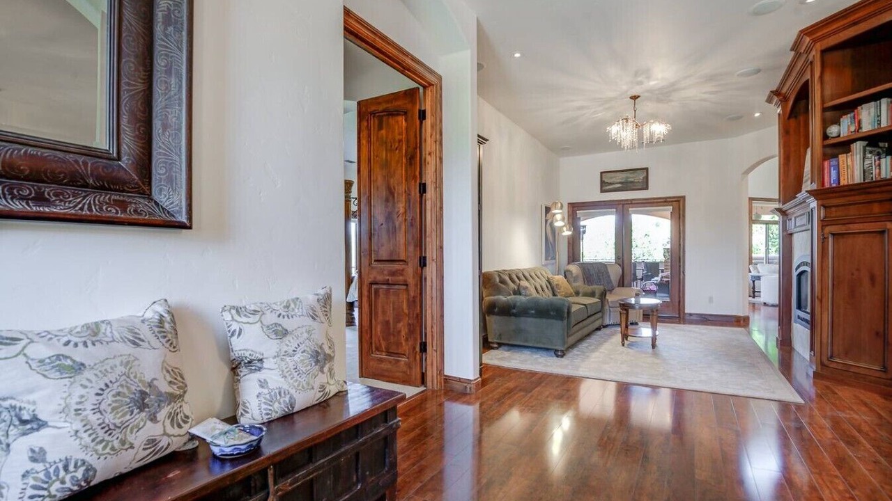 Photo of Livingroom in Redding