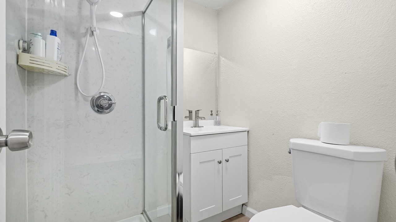 Photo of Bathroom in Tennyson - Alquire