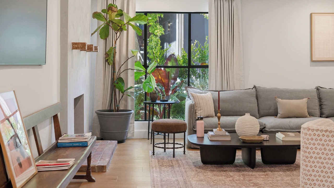 Photo of Outdoor in Hollywood Hills West