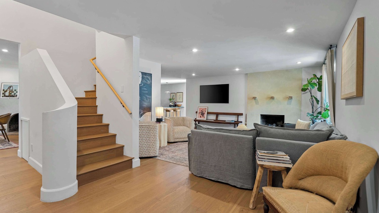 Photo of Livingroom in Hollywood Hills West