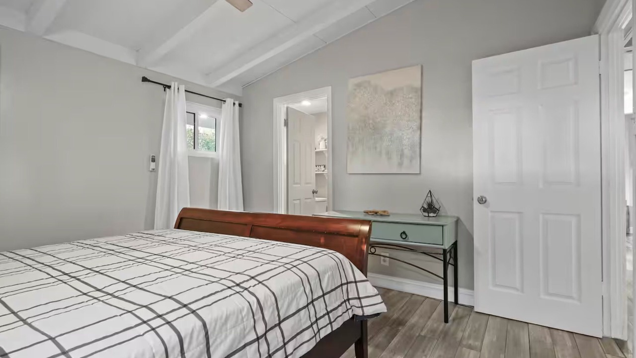 Photo of Bedroom in Santa Clarita