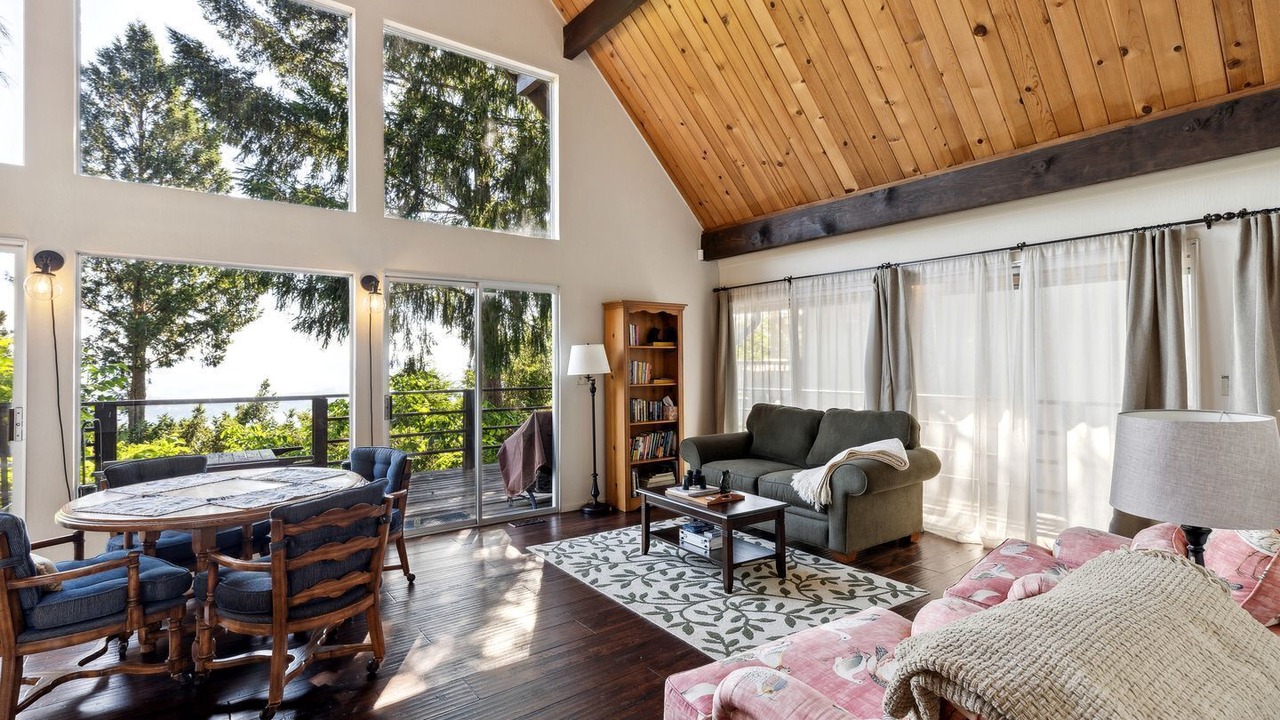 Photo of Livingroom in Kelseyville