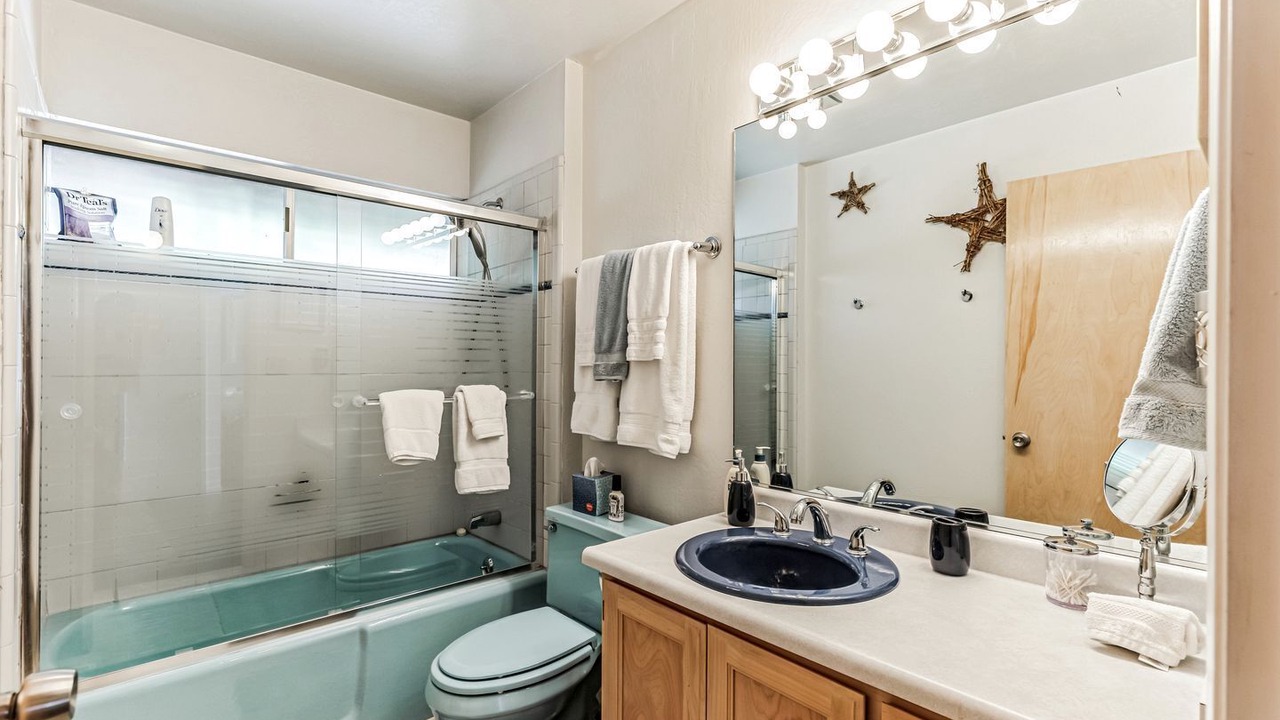Photo of Bathroom in Kelseyville