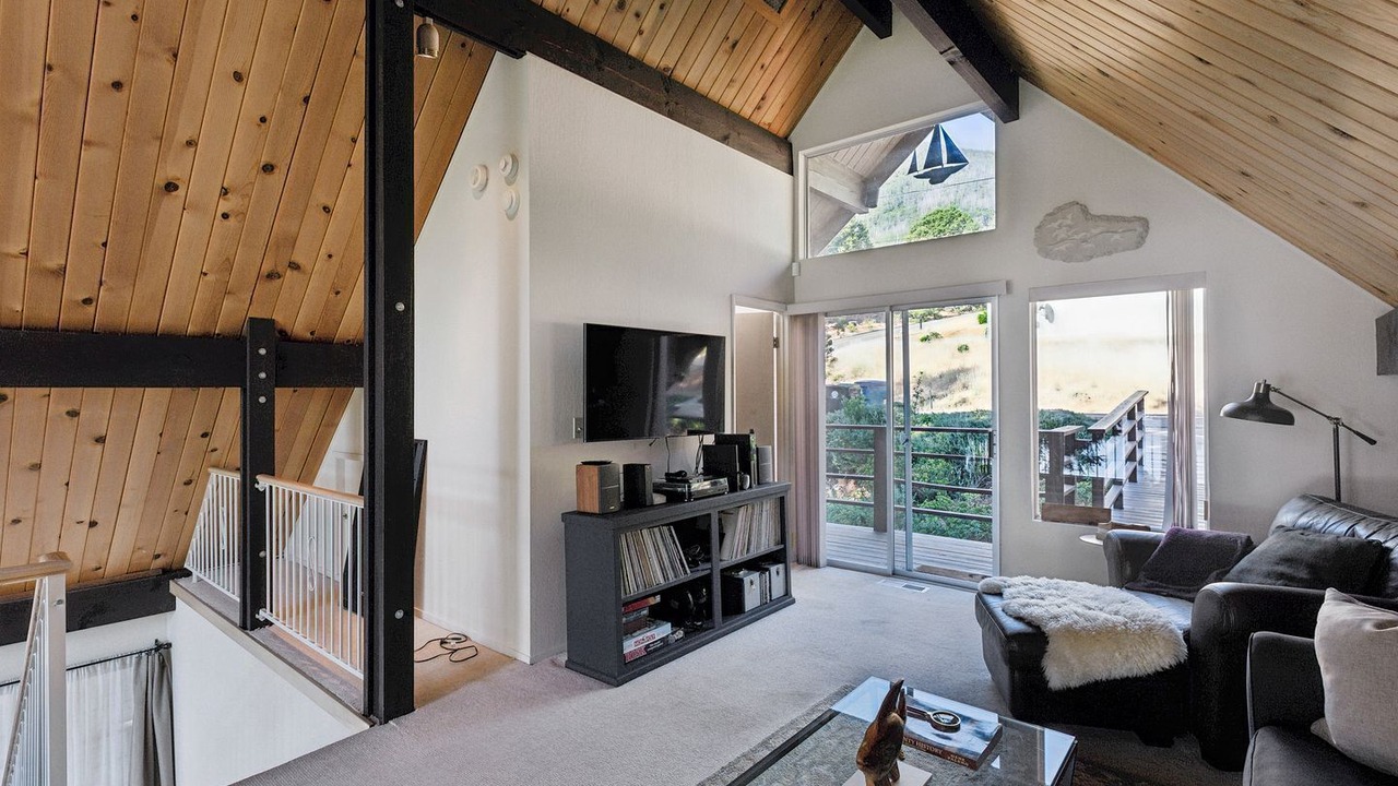 Photo of Livingroom in Kelseyville