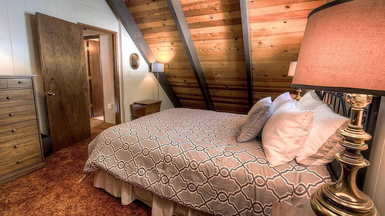 Photo of Bedroom in Country Club Estates
