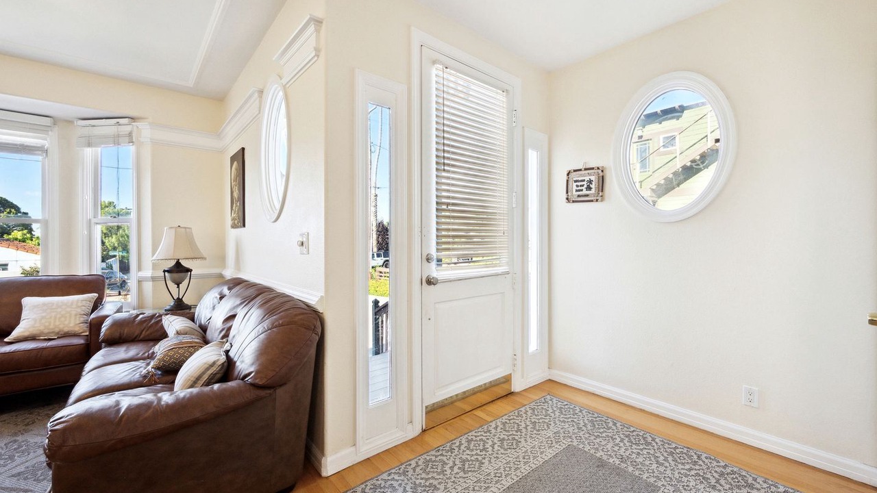 Photo of Livingroom in Townsite