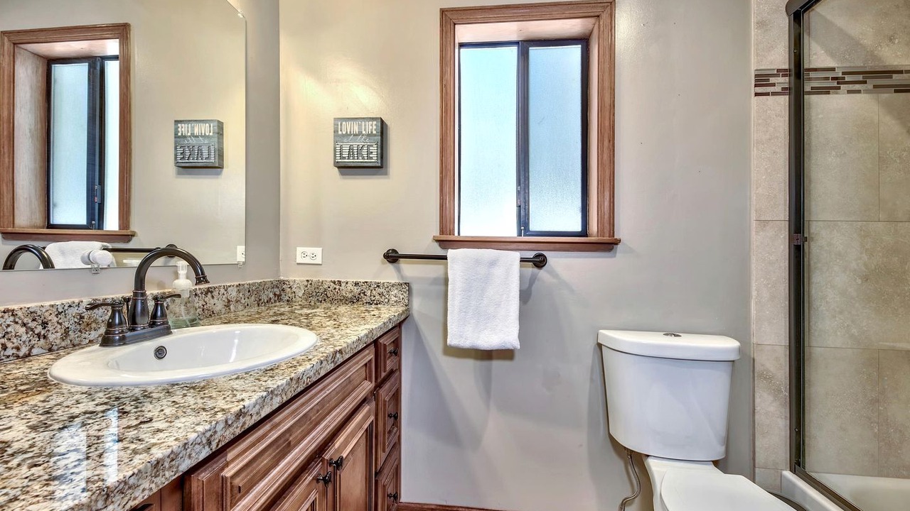 Photo of Bathroom in Country Club Estates