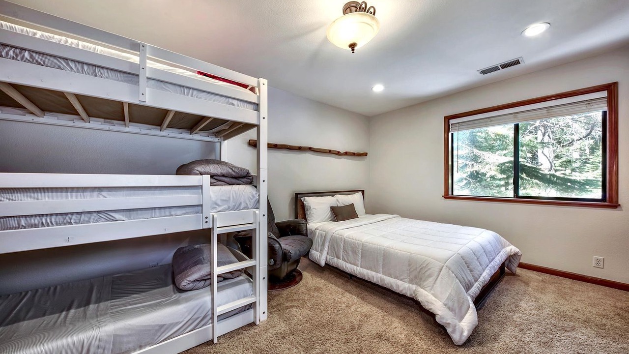 Photo of Bedroom in Country Club Estates