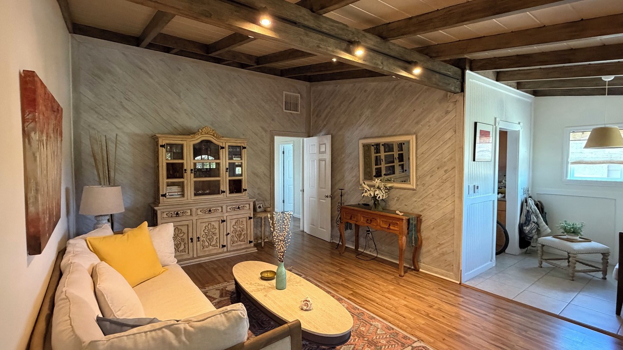 Photo of Livingroom in Sunland-Tujunga
