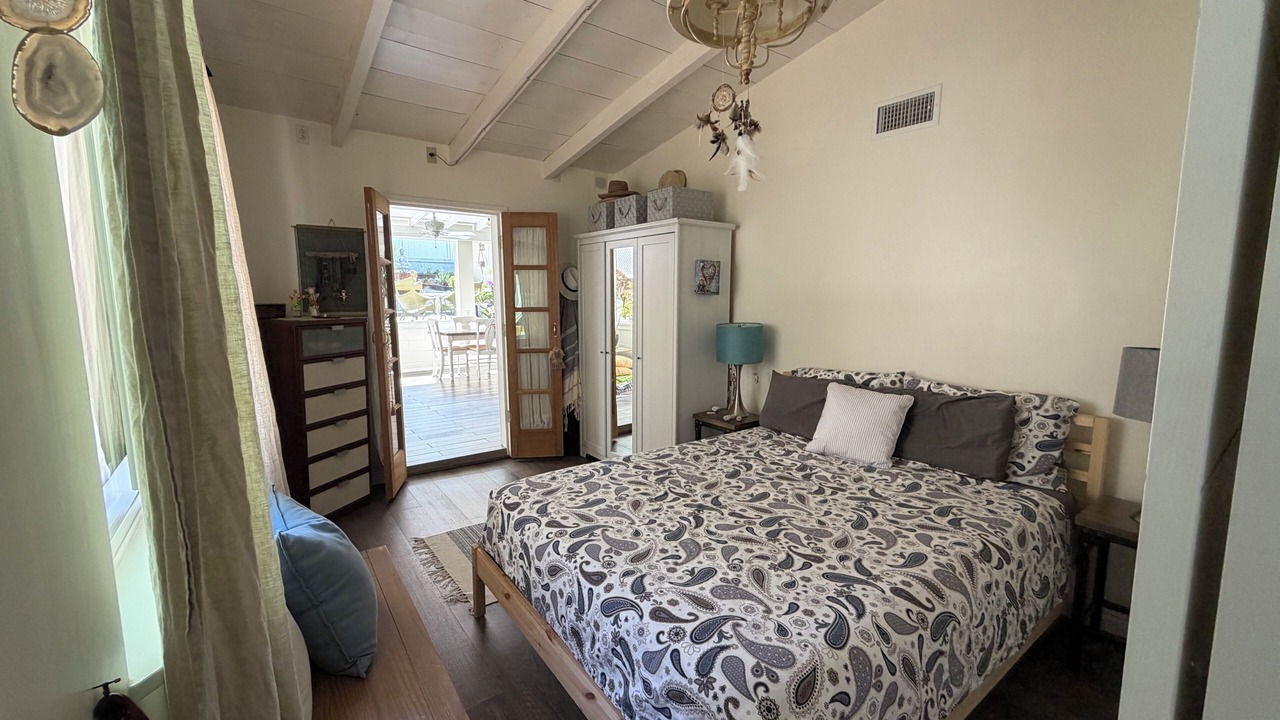 Photo of Bedroom in Sunland-Tujunga