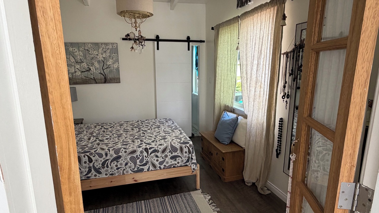 Photo of Bedroom in Sunland-Tujunga
