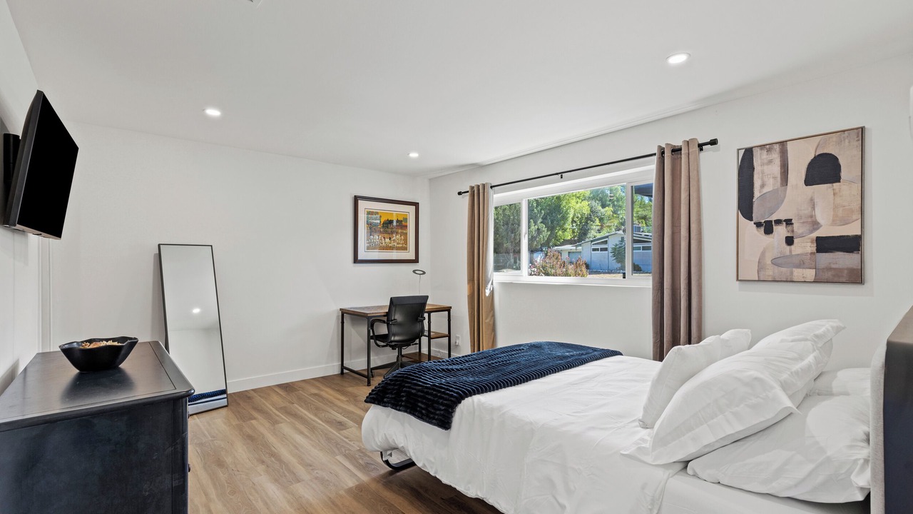 Photo of Bedroom in Woodland Hills