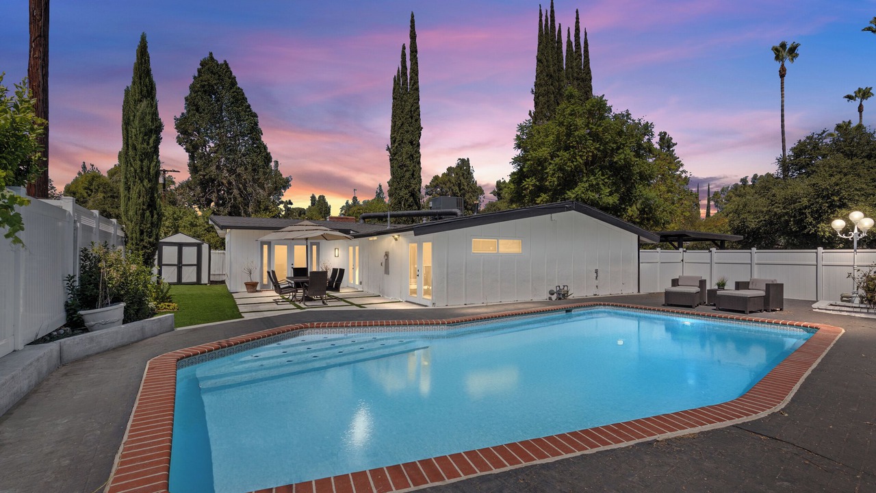 Photo of Outdoor in Woodland Hills