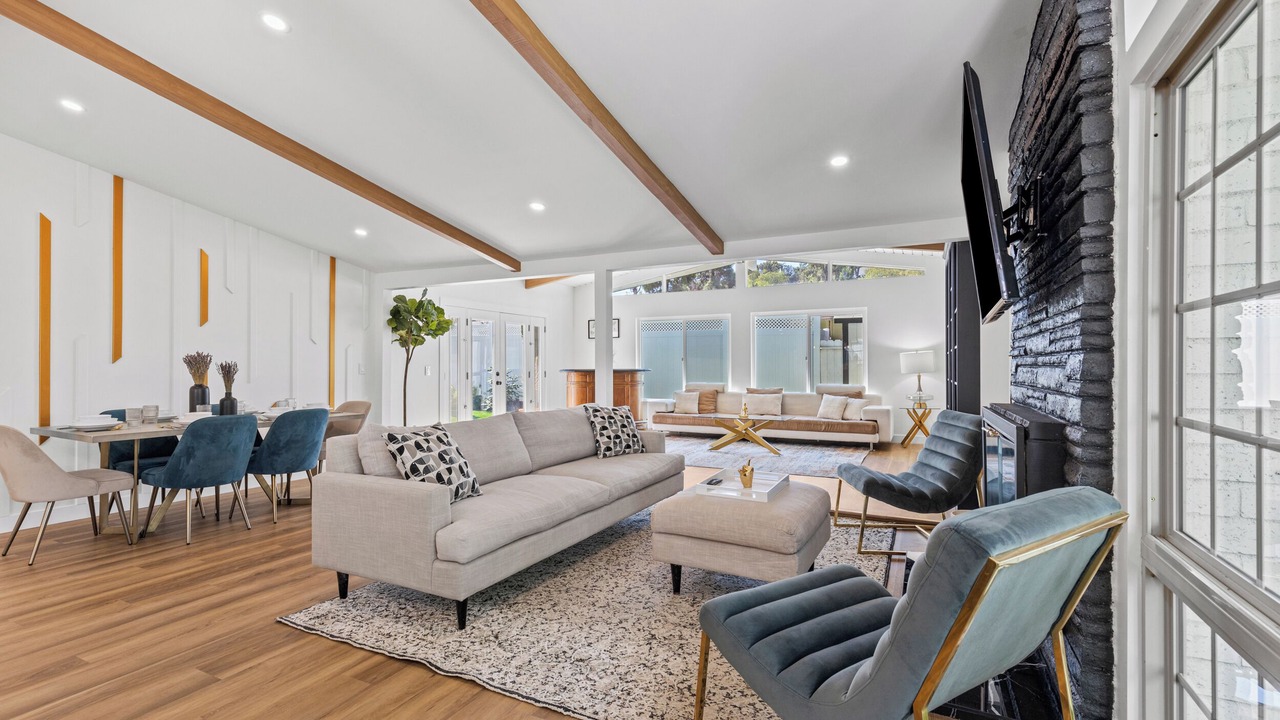 Photo of Livingroom in Woodland Hills