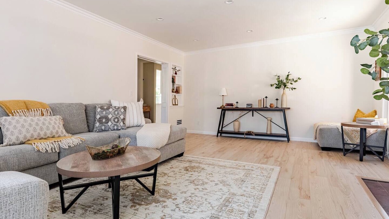 Photo of Livingroom in Downtown