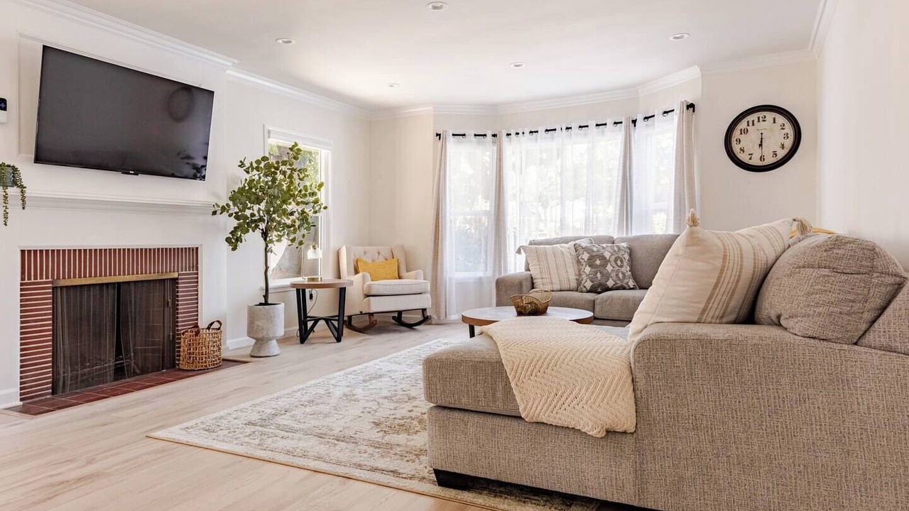 Photo of Livingroom in Downtown