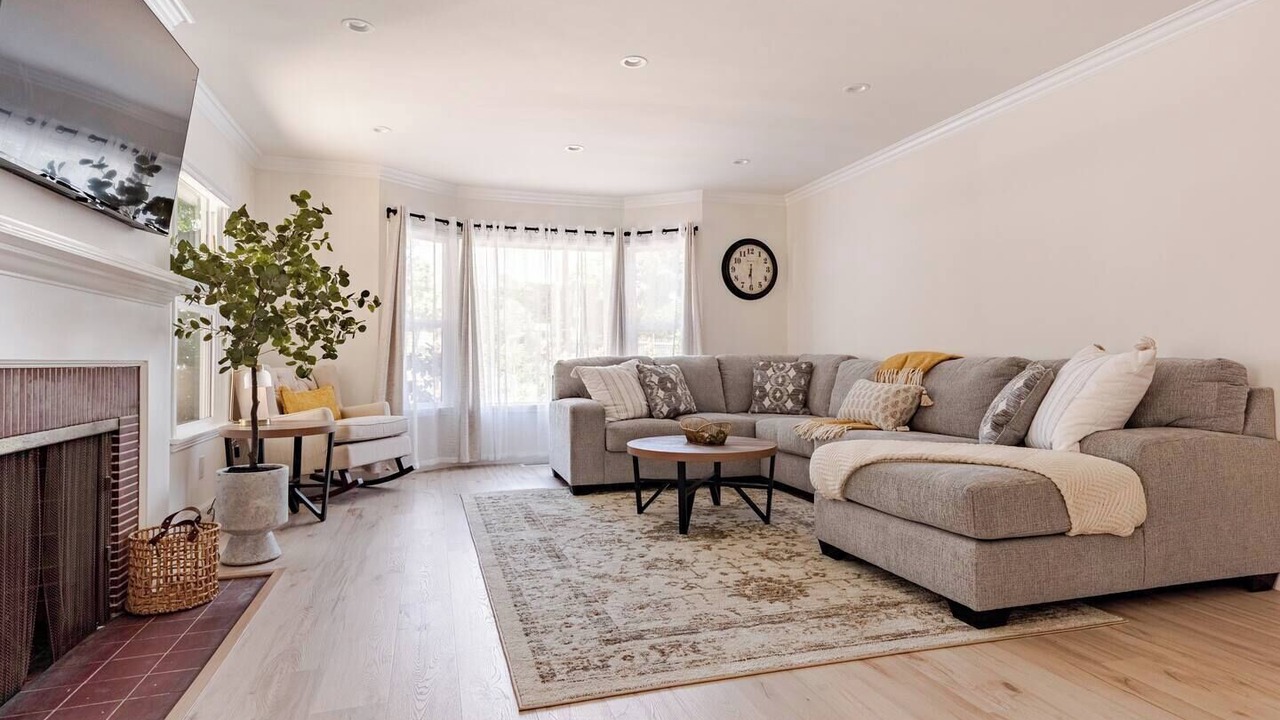 Photo of Livingroom in Downtown