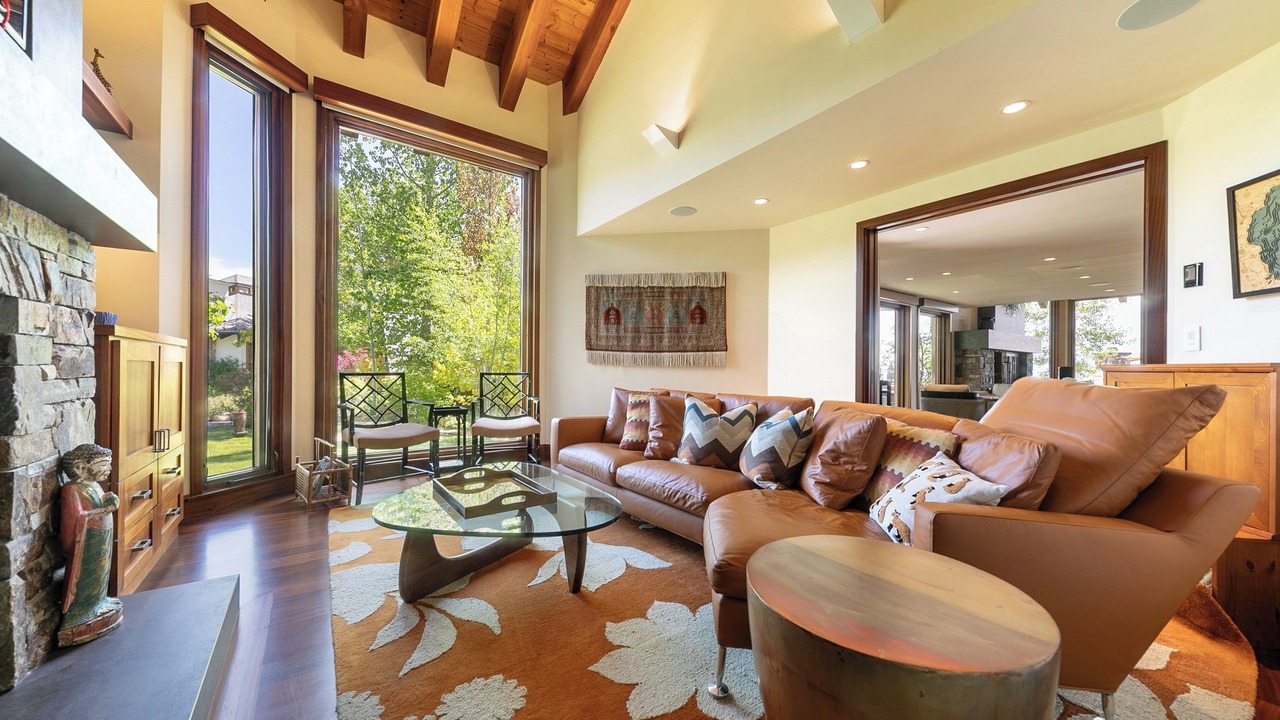 Photo of Livingroom in Tahoe Pines