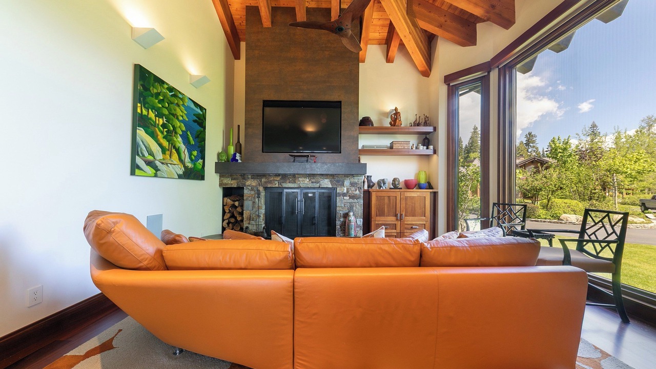Photo of Livingroom in Tahoe Pines