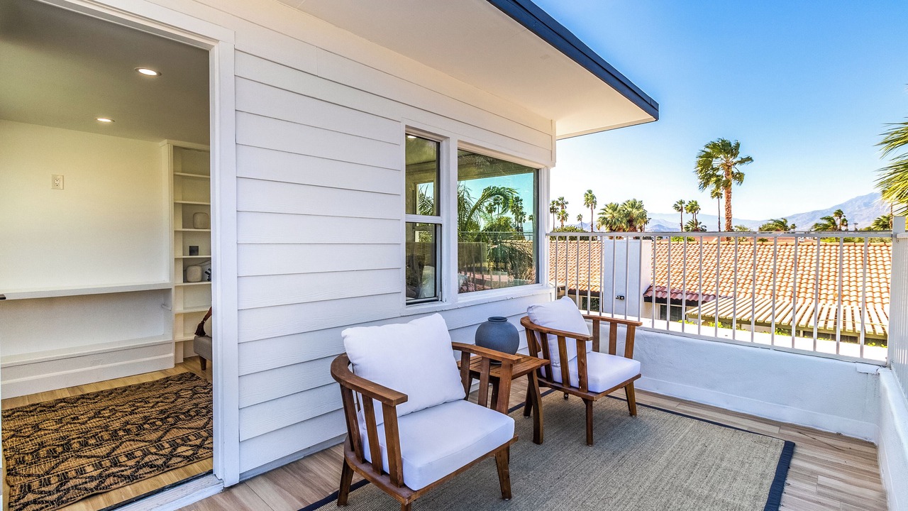 Photo of Patio Balcony in Racquet Club West