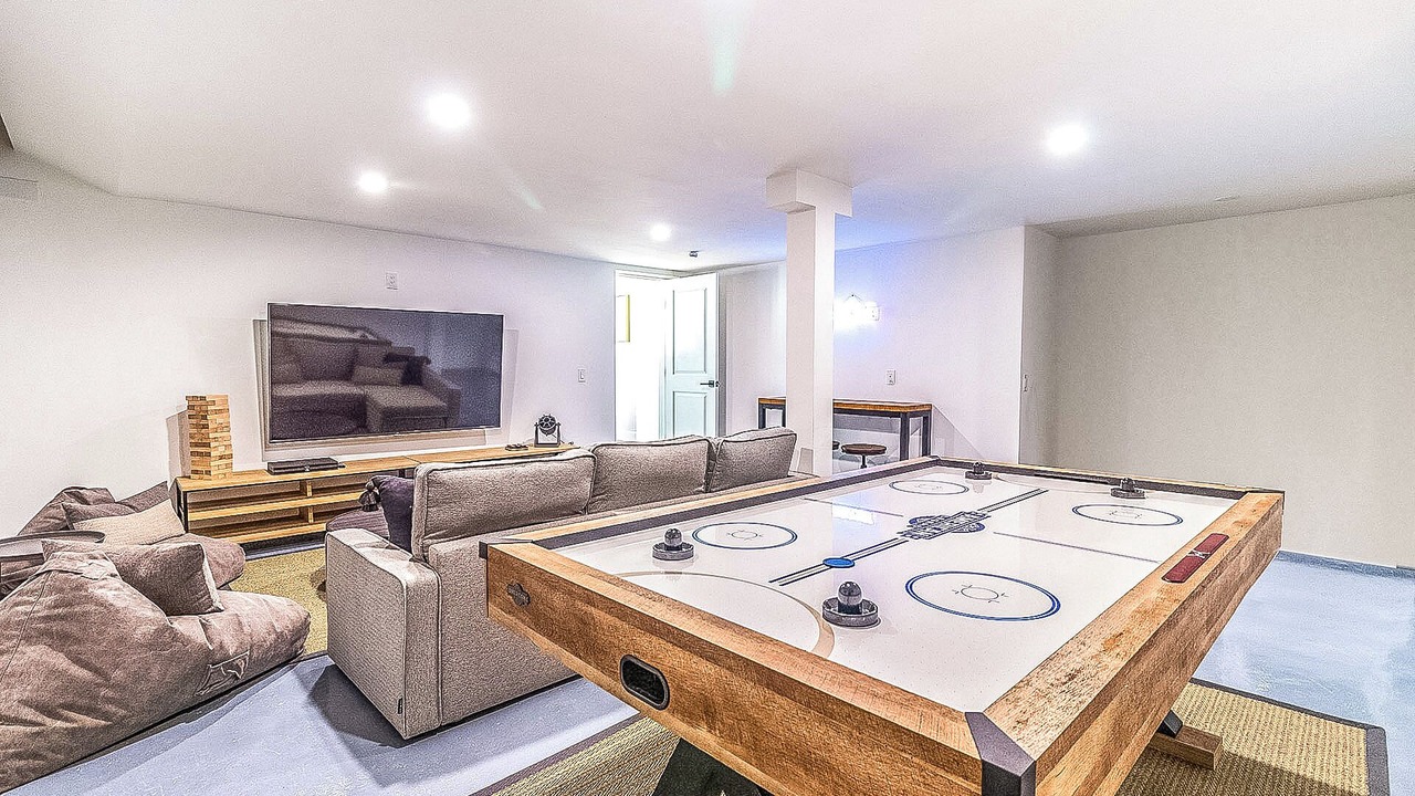 Photo of Bedroom in Racquet Club West