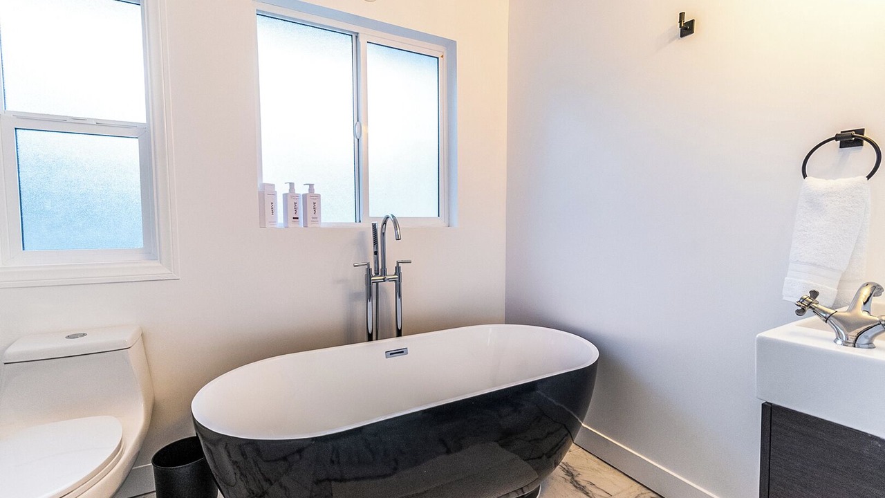 Photo of Bathroom in Racquet Club West