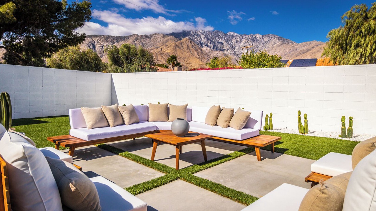 Photo of Outdoor in Racquet Club West