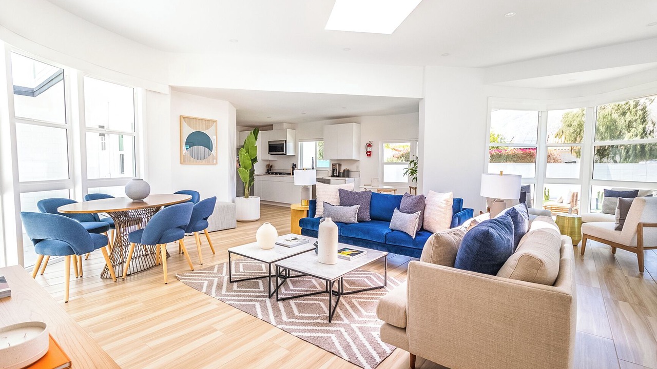 Photo of Livingroom in Racquet Club West