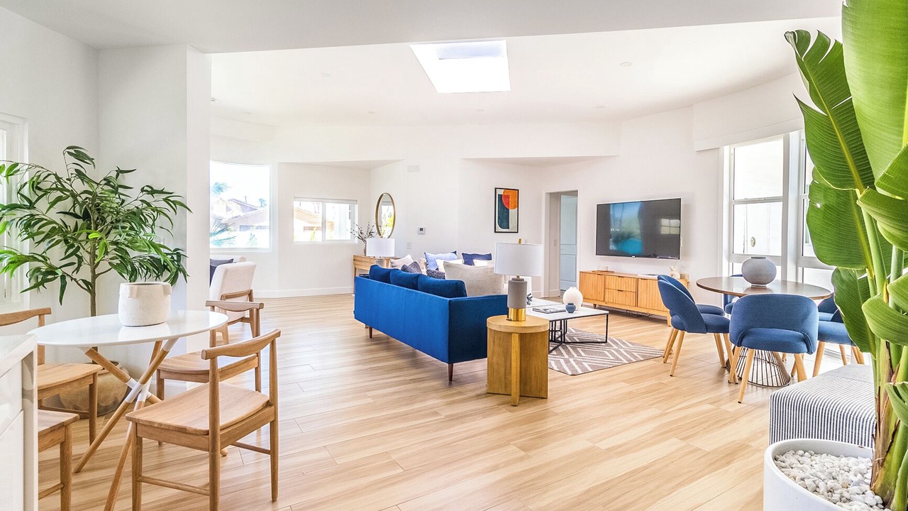 Photo of Livingroom in Racquet Club West