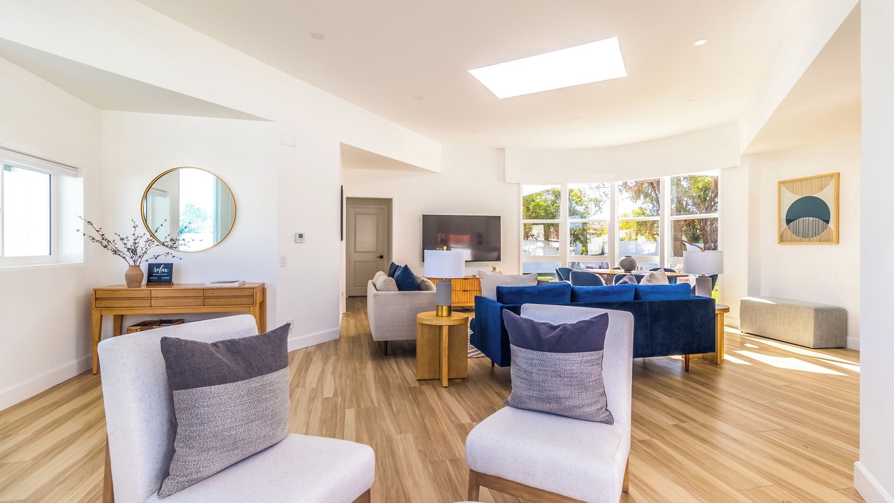 Photo of Livingroom in Racquet Club West