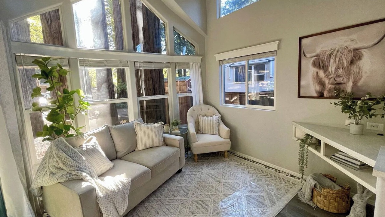 Photo of Livingroom in Guerneville