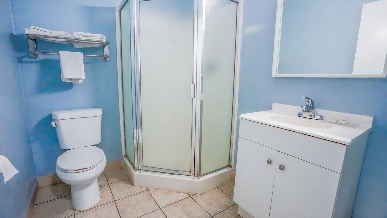 Photo of Bathroom in Buttonwillow