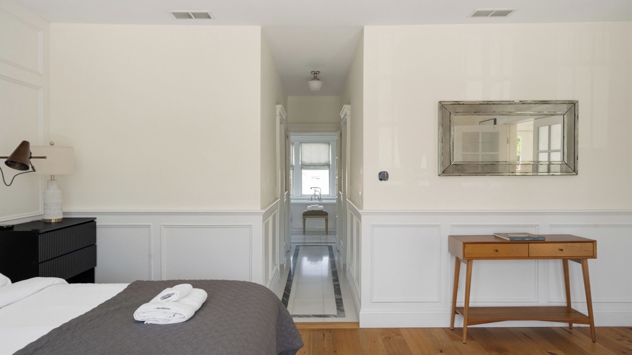 Photo of Bedroom in Mid City