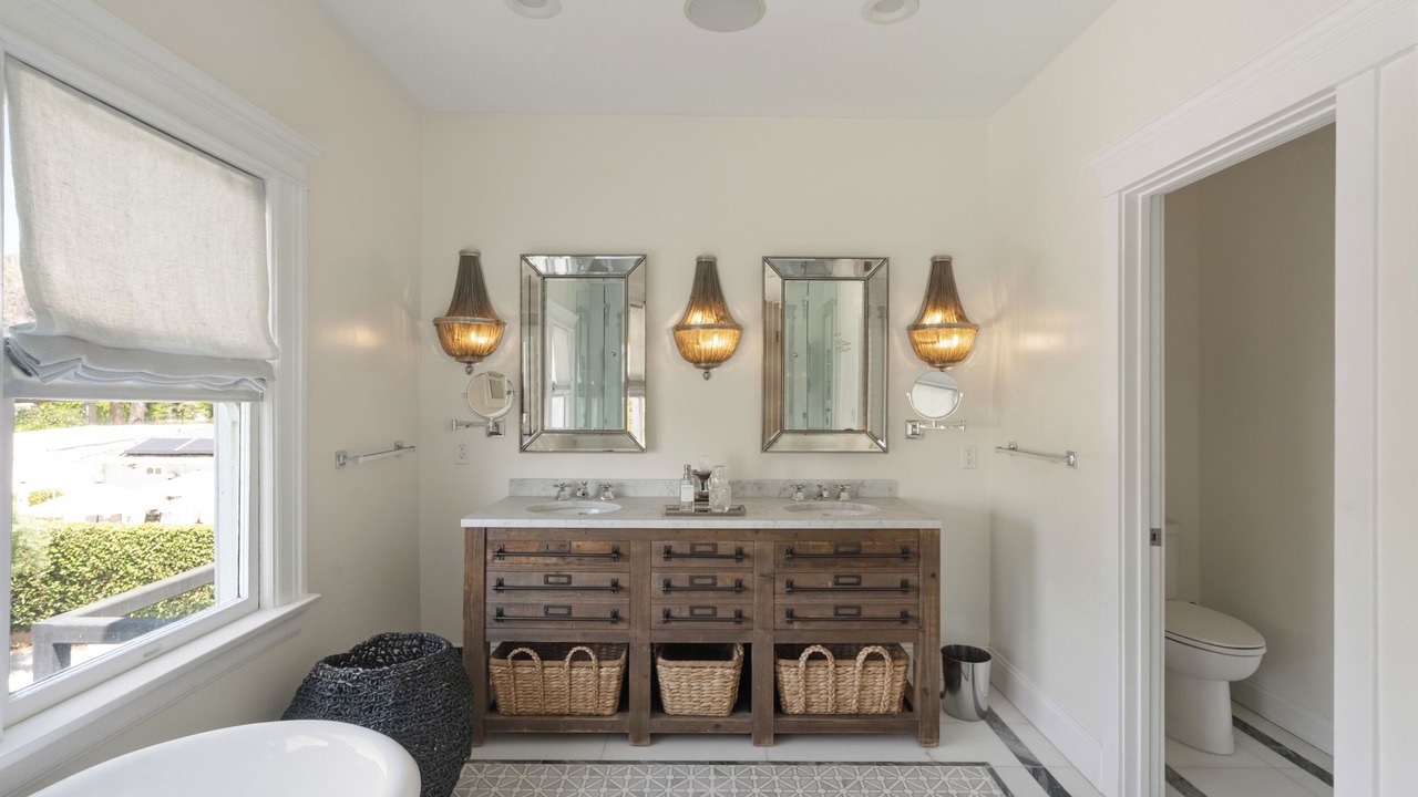Photo of Bathroom in Mid City
