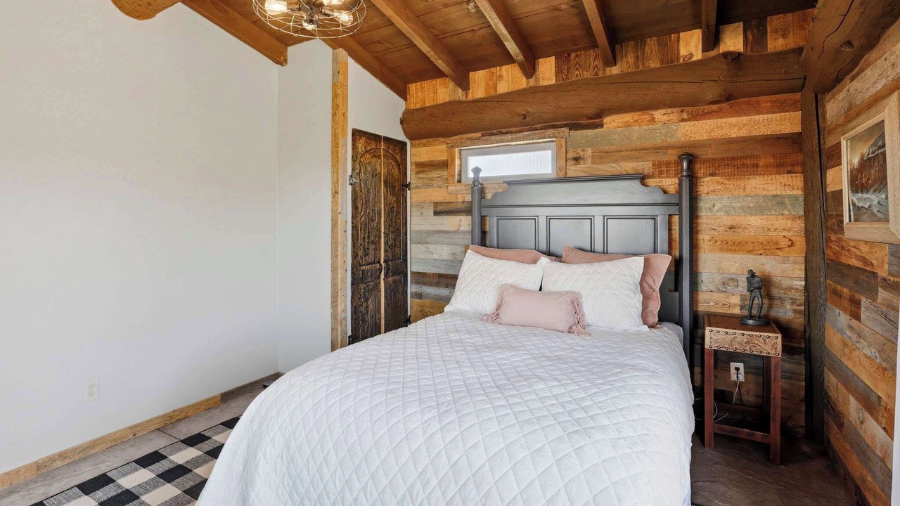 Photo of Bedroom in Iron Springs