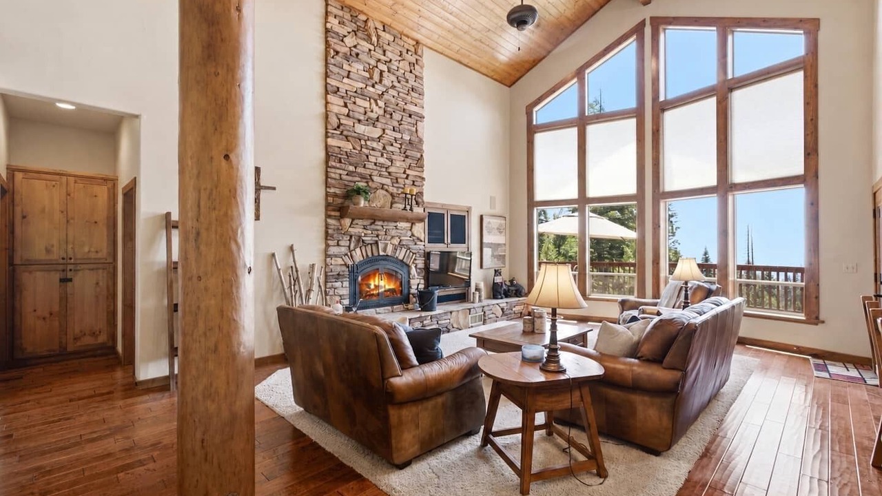 Photo of Livingroom in Shaver Lake