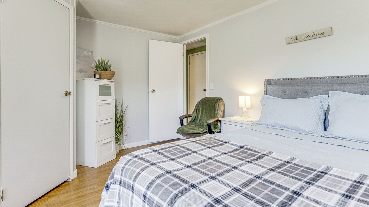 Photo of Bedroom in Clear Lake