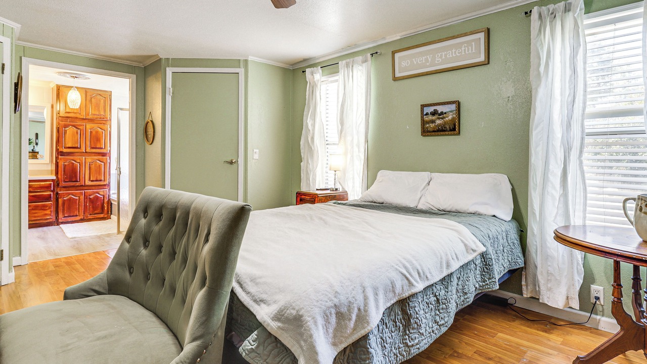 Photo of Bedroom in Clear Lake