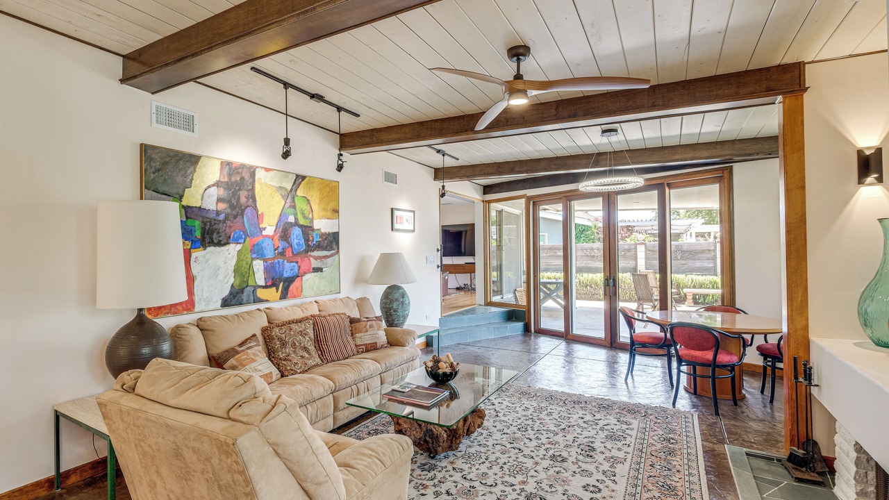Photo of Livingroom in Allied Gardens